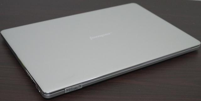 Jumper EZBook X4 天板を別角度より