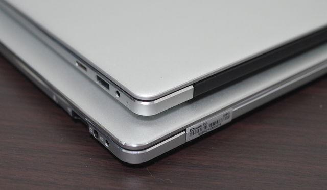 Jumper EZBook X4 IPS パネル版、右サイド上方より