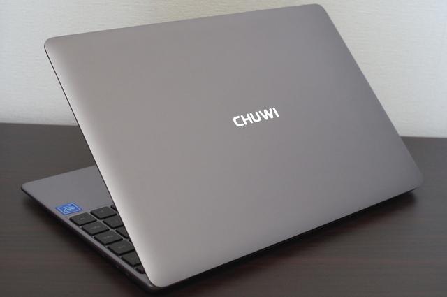 Chuwi LapBook SE 光る天板のロゴ
